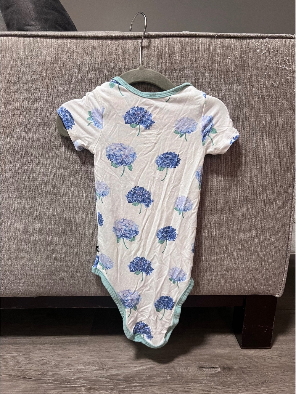 Kyte Baby hydrangea bodysuit onesie 12-18 months - Picture 2 of 2